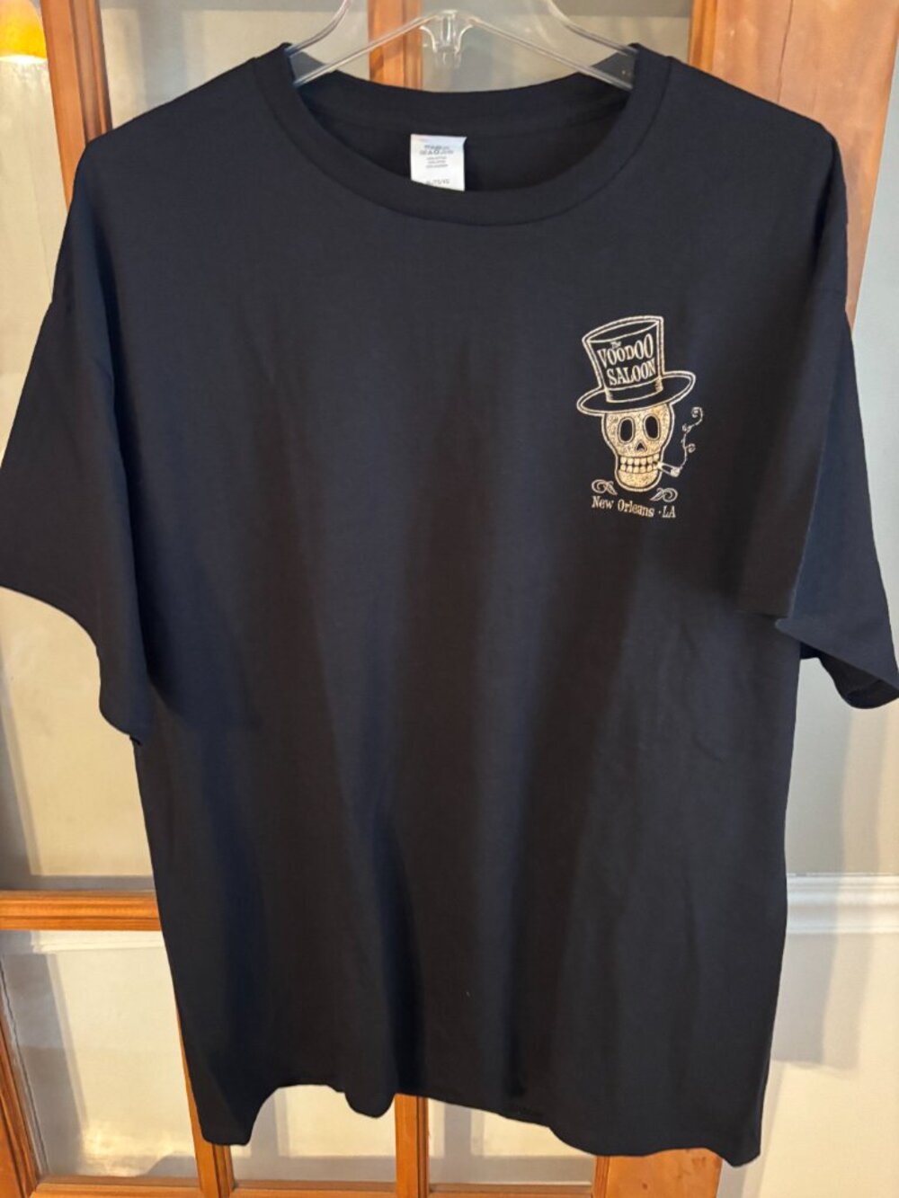 Hanes Black Short sleeve tee w Voodoo Saloon graphic to front and back SZ: XL